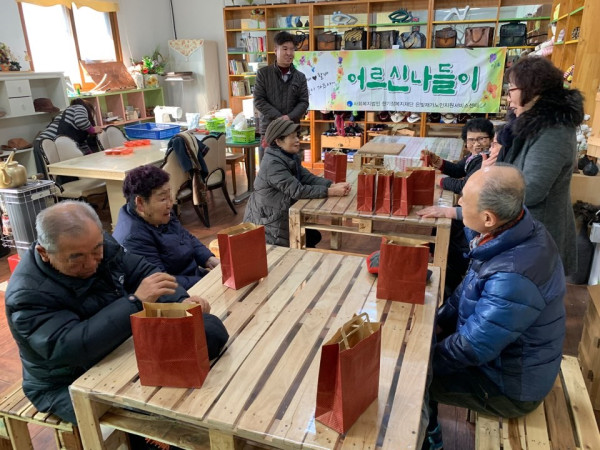 단체사진.jpg